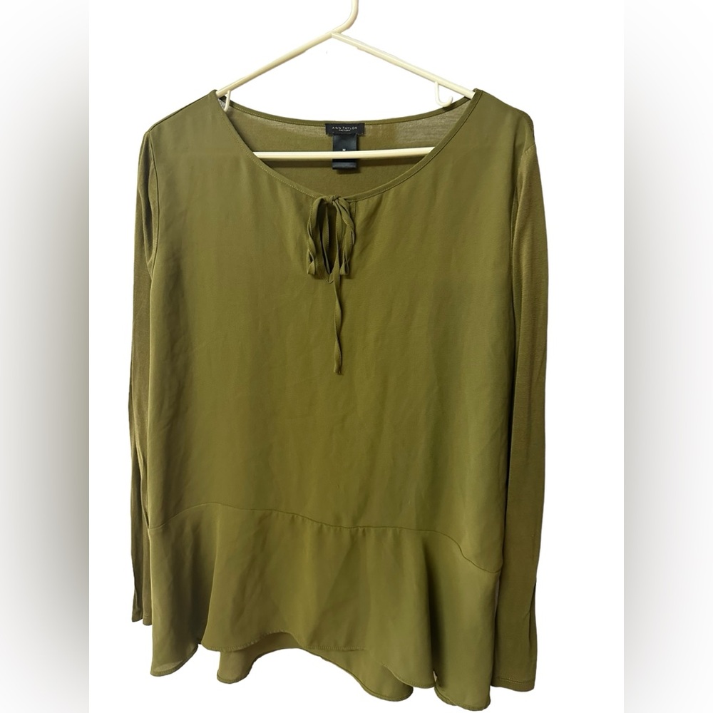 Women’s Ann Taylor Factory Chiffon Ribbed Bottom Avocado Green Blouse Size Med